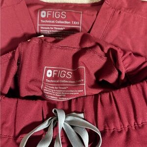 Figs Maroon Scrub Set with Gray Drawstring. XXS / XXS P